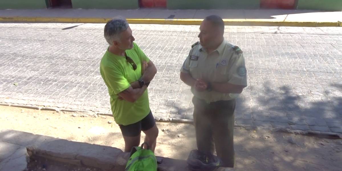 51 Hector talking to the police