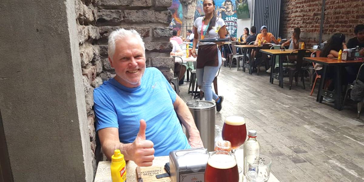 7 Santiago having a beer